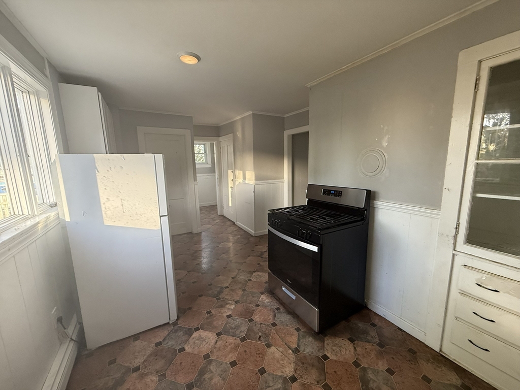 2 bed, 1 bath apartment for rent at 1 Hamilton St Unit 1, North Plymouth — photo 4 of 12