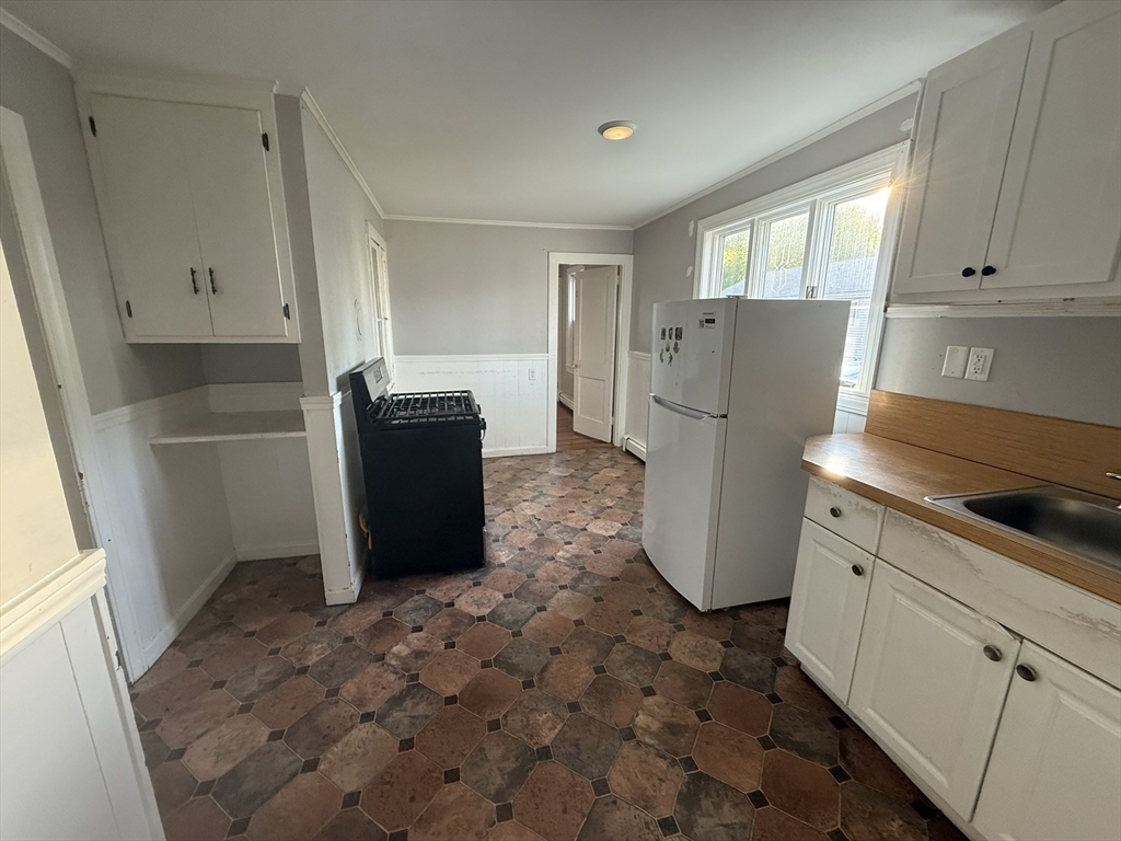 2 bed, 1 bath apartment for rent at 1 Hamilton St Unit 1, North Plymouth — photo 5 of 12