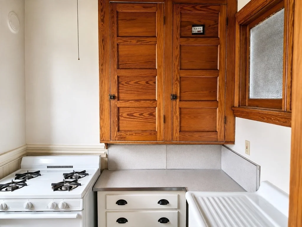 1 bed, 1 bath apartment for rent at 1 Harbor St Unit 5, Salem — photo 2 of 8