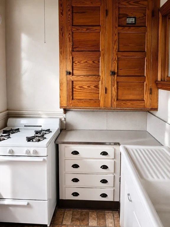 1 bed, 1 bath apartment for rent at 1 Harbor St Unit 5, Salem — photo 3 of 8