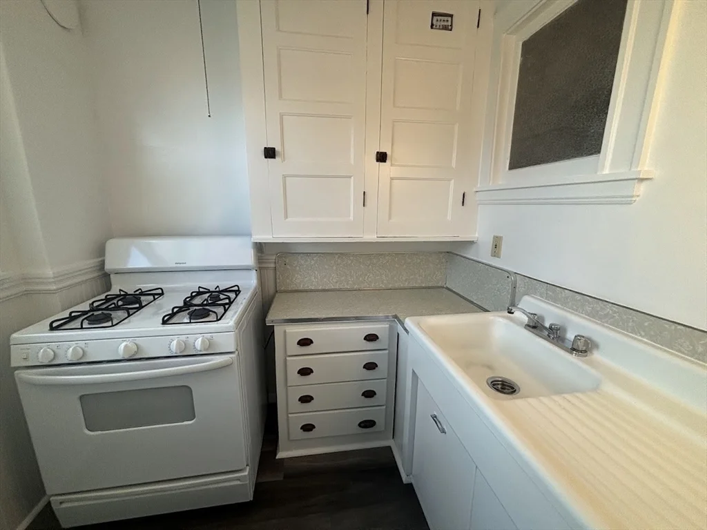 1 bed, 1 bath apartment for rent at 1 Harbor Unit 1, Salem — photo 2 of 7