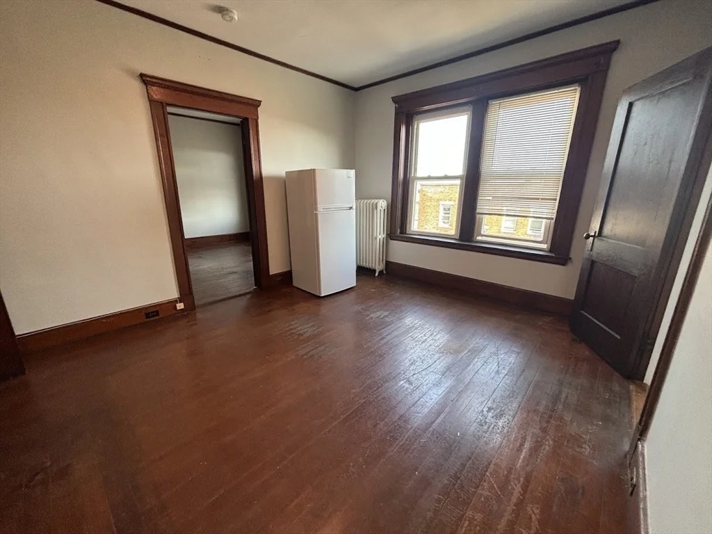 1 bed, 1 bath apartment for rent at 1 Harbor Unit 11, Salem — photo 4 of 5