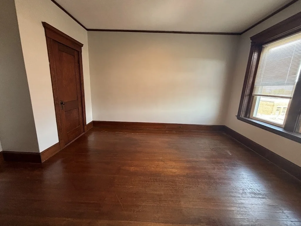 1 bed, 1 bath apartment for rent at 1 Harbor Unit 11, Salem — photo 3 of 5