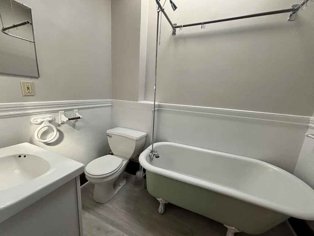 1 bed, 1 bath apartment for rent at 1 Harbor Unit 11, Salem — photo 5 of 5