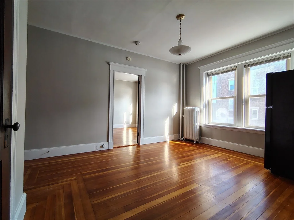 1 bed, 1 bath apartment for rent at 1 Harbor Unit 3, Salem — photo 5 of 10