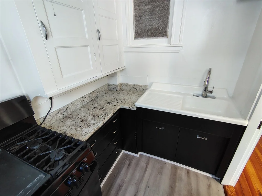 1 bed, 1 bath apartment for rent at 1 Harbor Unit 3, Salem — photo 4 of 10