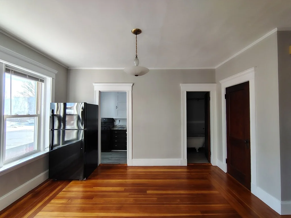 1 bed, 1 bath apartment for rent at 1 Harbor Unit 3, Salem — photo 6 of 10