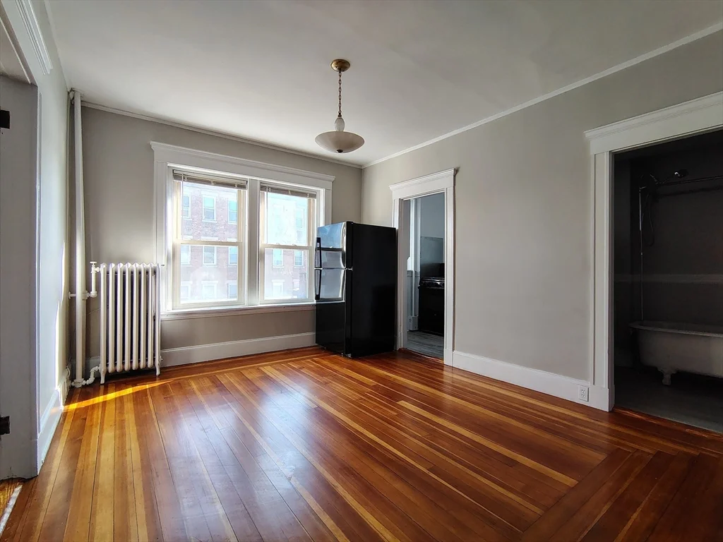 1 bed, 1 bath apartment for rent at 1 Harbor Unit 3, Salem — photo 3 of 10