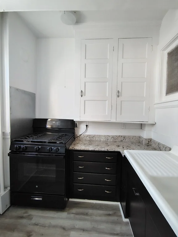 1 bed, 1 bath apartment for rent at 1 Harbor Unit 3, Salem — photo 2 of 10