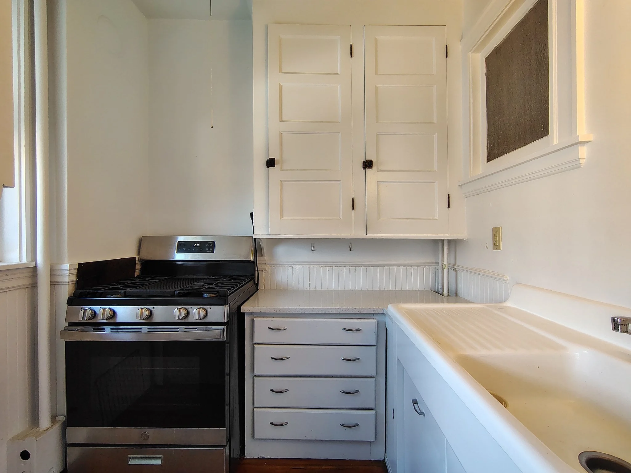 1 bed, 1 bath apartment for rent at 1 Harbor Unit 7, Salem — photo 2 of 5