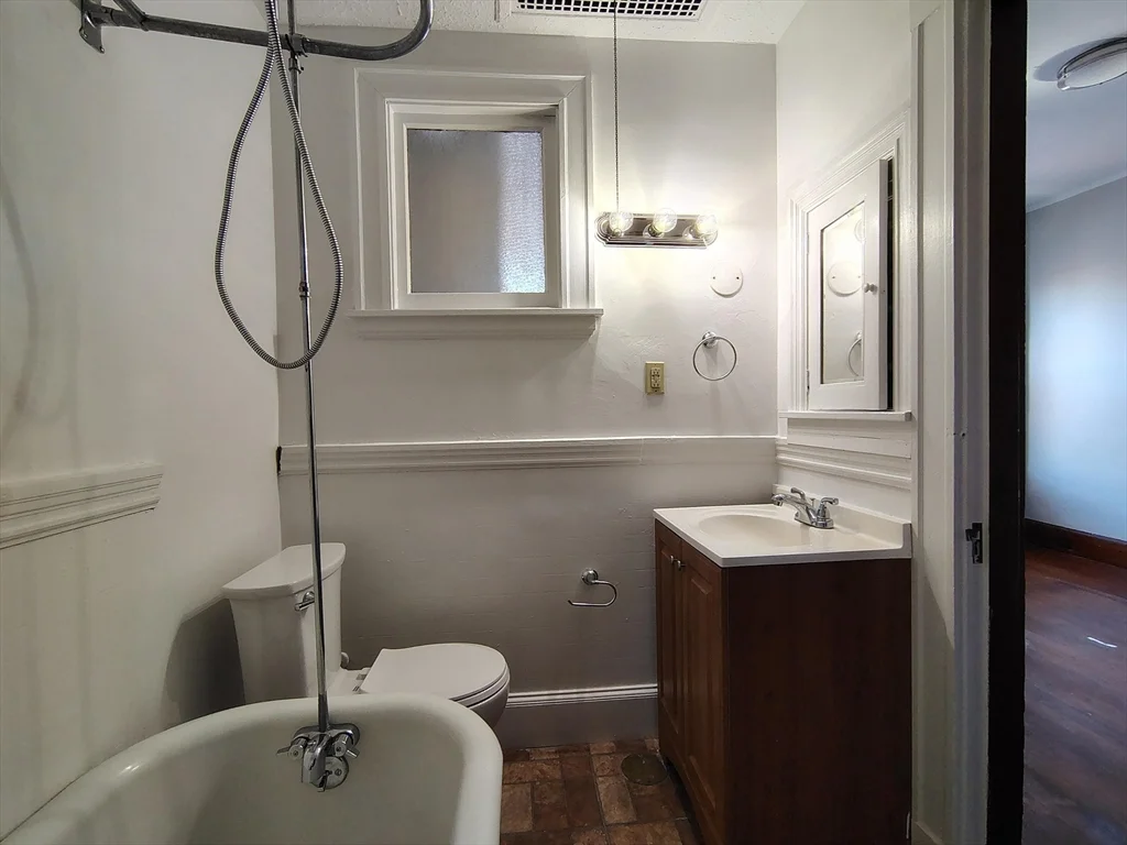 1 bed, 1 bath apartment for rent at 1 Harbor Unit 8, Salem — photo 7 of 7