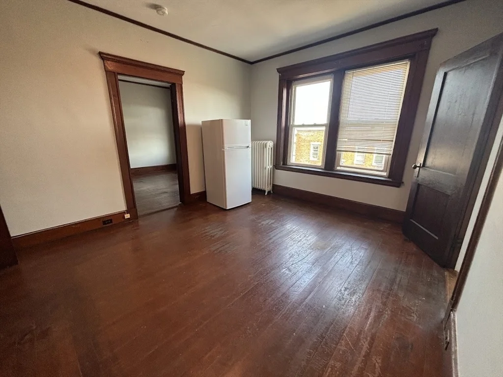 1 bed, 1 bath apartment for rent at 1 Harbor Unit 8, Salem — photo 3 of 7
