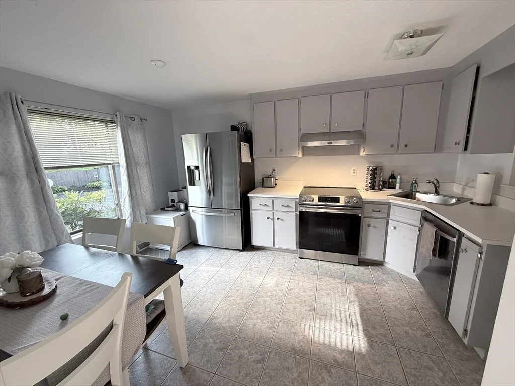 2 bed, 1 bath apartment for rent at 1 Hartshorn Pl Unit 1, Walpole — photo 4 of 13