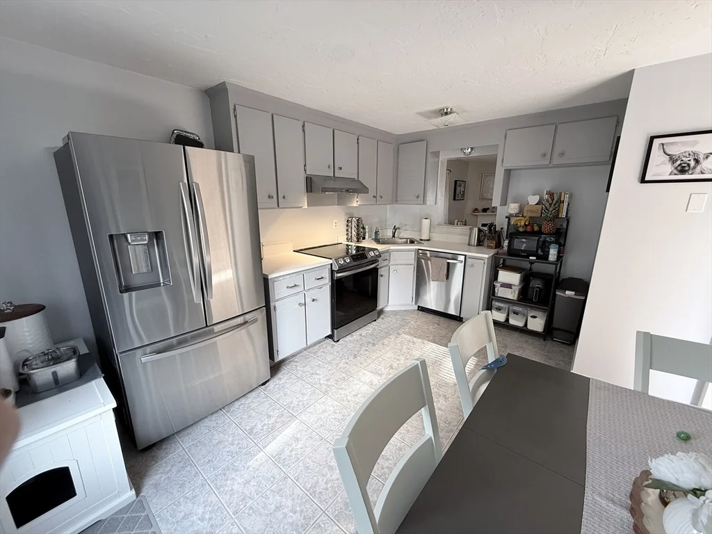 2 bed, 1 bath apartment for rent at 1 Hartshorn Pl Unit 1, Walpole — photo 5 of 13