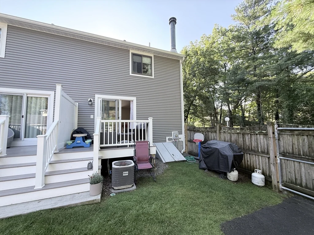 2 bed, 1 bath apartment for rent at 1 Hartshorn Pl Unit 1, Walpole — photo 13 of 13