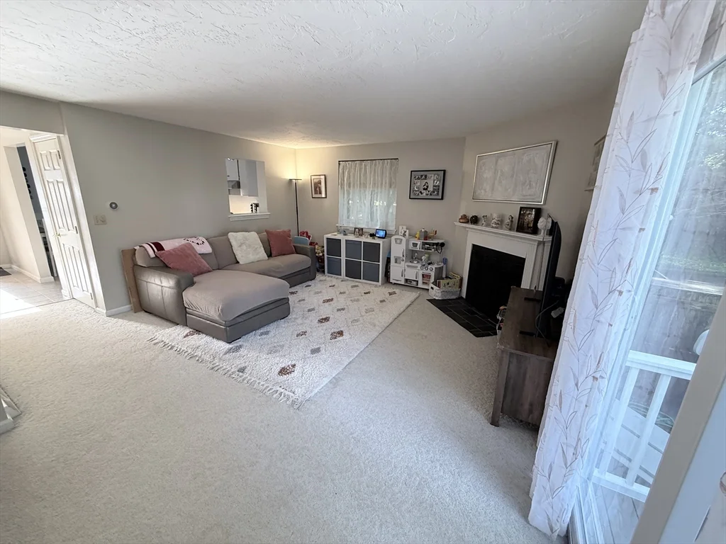 2 bed, 1 bath apartment for rent at 1 Hartshorn Pl Unit 1, Walpole — photo 6 of 13