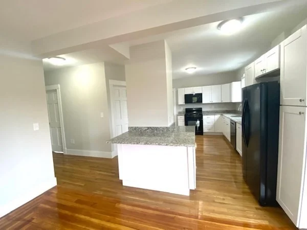 2 bed, 1 bath apartment for rent at 1 Harvard St Unit 1, Arlington — photo 2 of 8