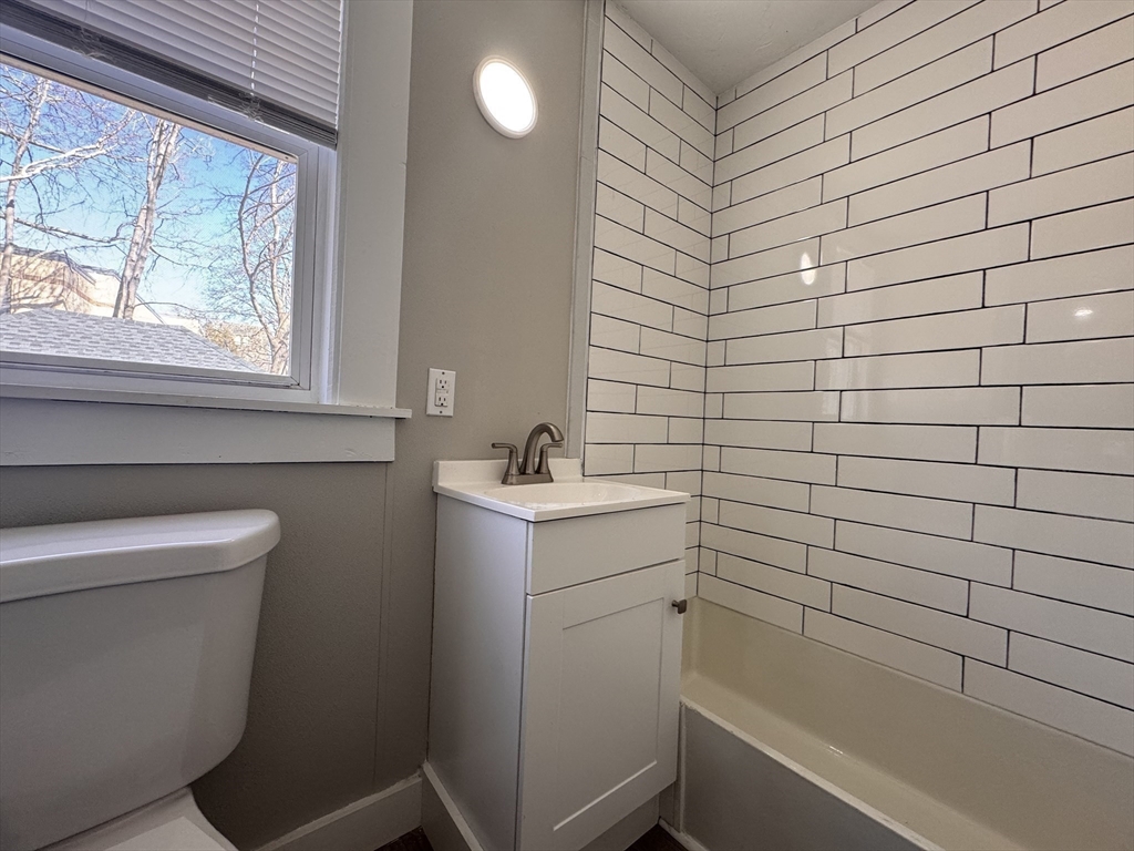 2 bed, 1 bath apartment for rent at 1 High St Unit 1, Middleboro — photo 15 of 23