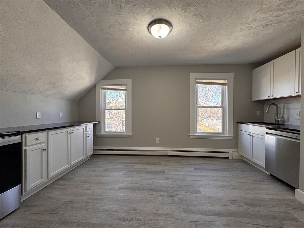 2 bed, 1 bath apartment for rent at 1 High St Unit 2, Middleboro — photo 5 of 23