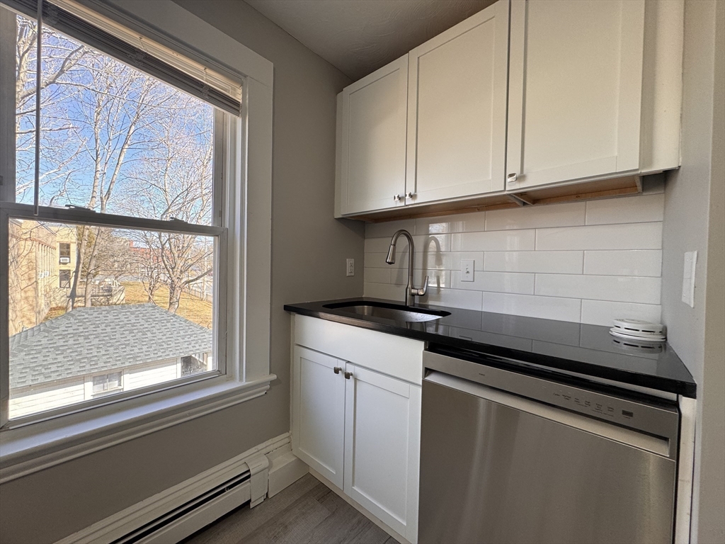 2 bed, 1 bath apartment for rent at 1 High St Unit 2, Middleboro — photo 4 of 23