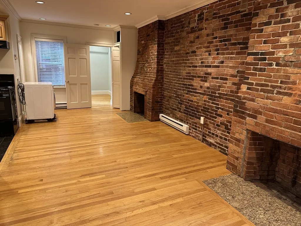 Studio bed, 1 bath apartment for rent at 1 Hull Street Ct Unit 4, North End — photo 1 of 10