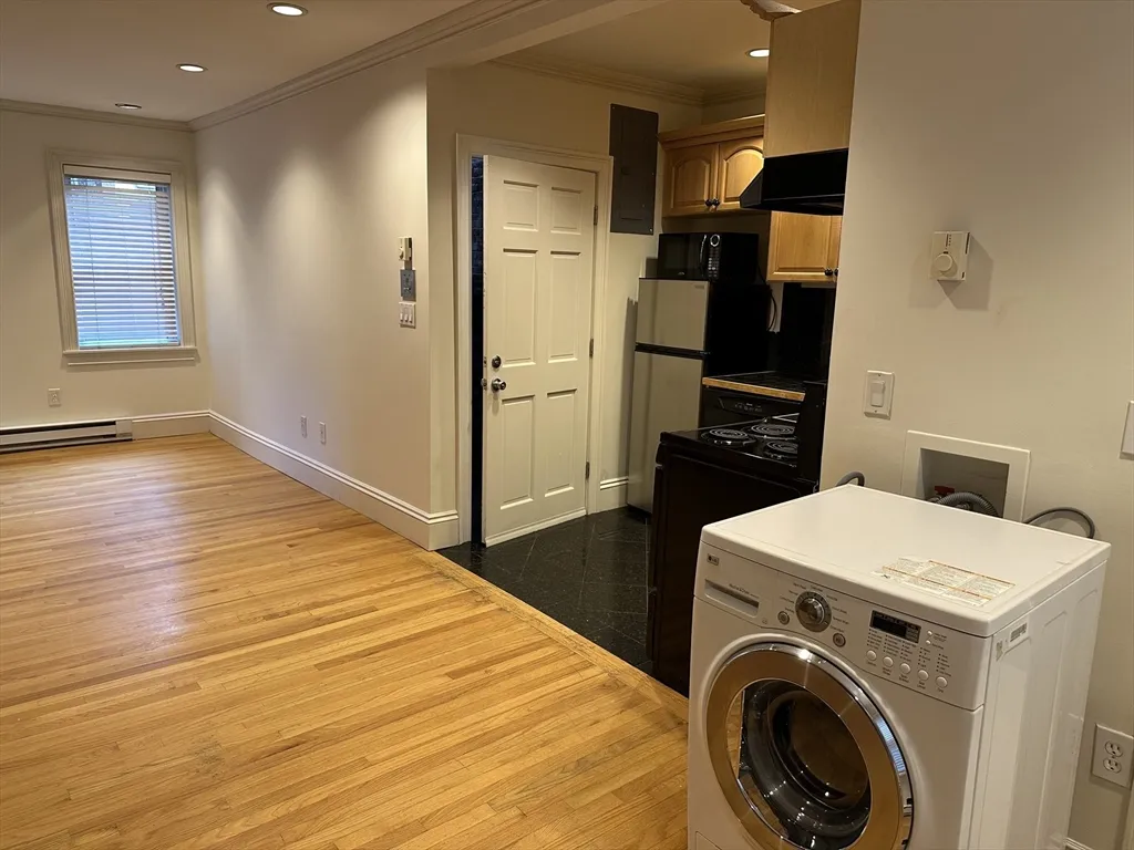 Studio bed, 1 bath apartment for rent at 1 Hull Street Ct Unit 4, North End — photo 9 of 10