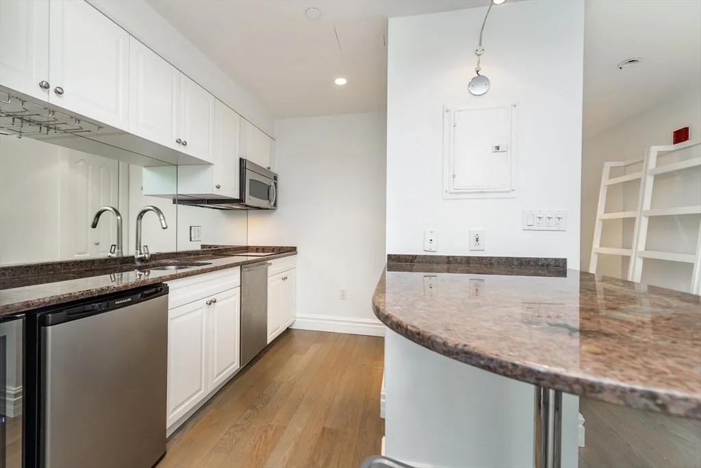 Studio bed, 1 bath apartment for rent at 1 Huntington Ave Unit 311, Back Bay — photo 5 of 11