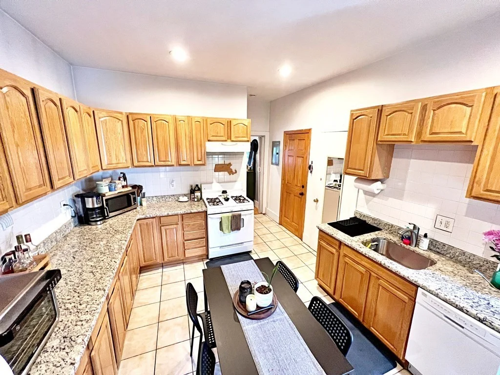 Studio bed, 1 bath apartment for rent at 1 Ipswich Pl Unit 1, East Boston — photo 2 of 10