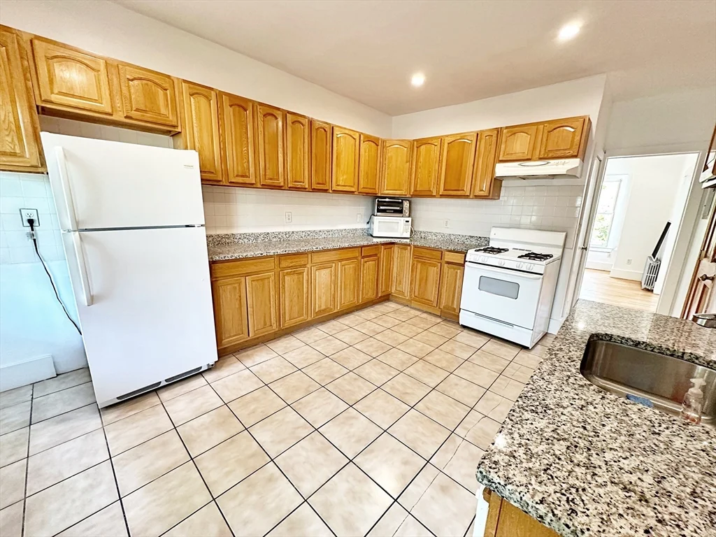 Studio bed, 1 bath apartment for rent at 1 Ipswich Pl Unit 3, East Boston — photo 4 of 8