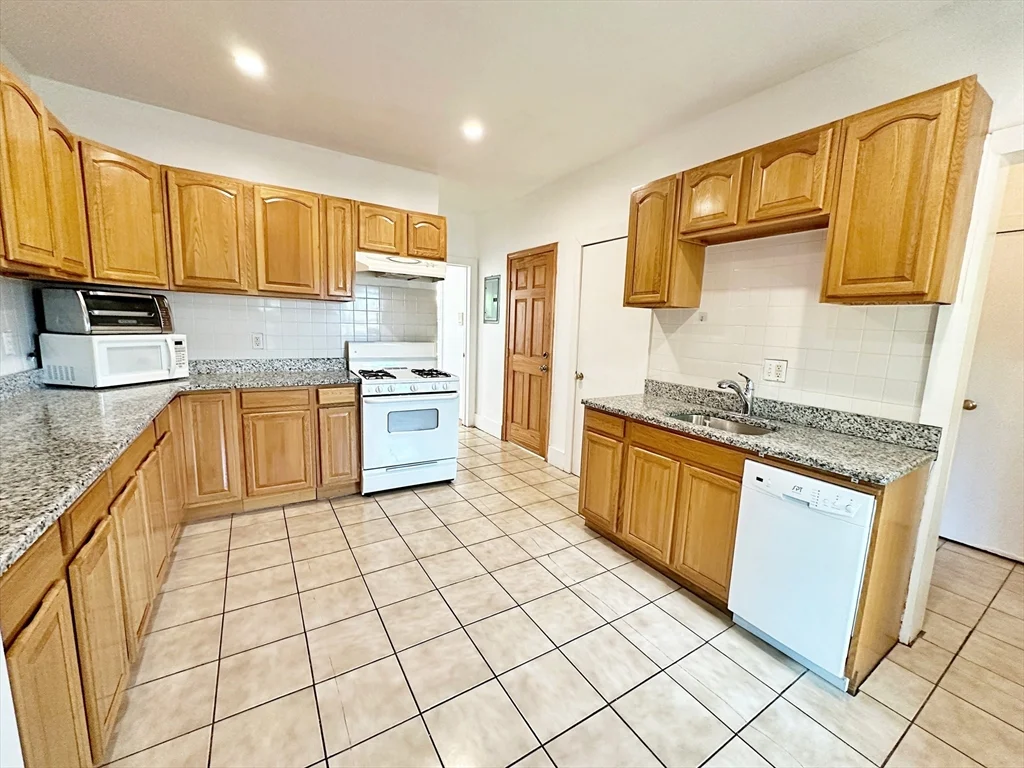 Studio bed, 1 bath apartment for rent at 1 Ipswich Pl Unit 3, East Boston — photo 5 of 8