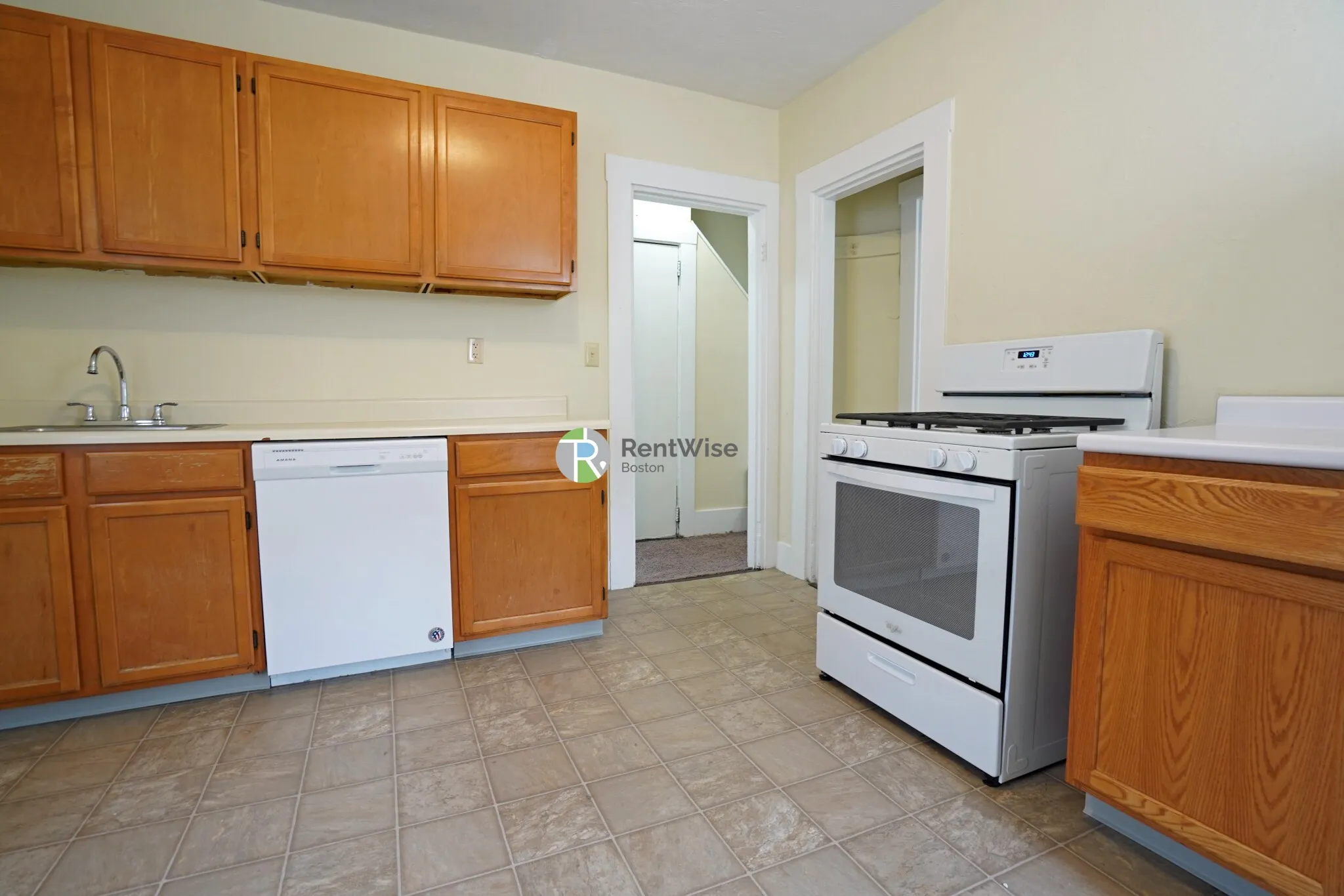 3 bed, 1 bath apartment for rent at 1 Islington Ter Unit 2, Allston — photo 5 of 20