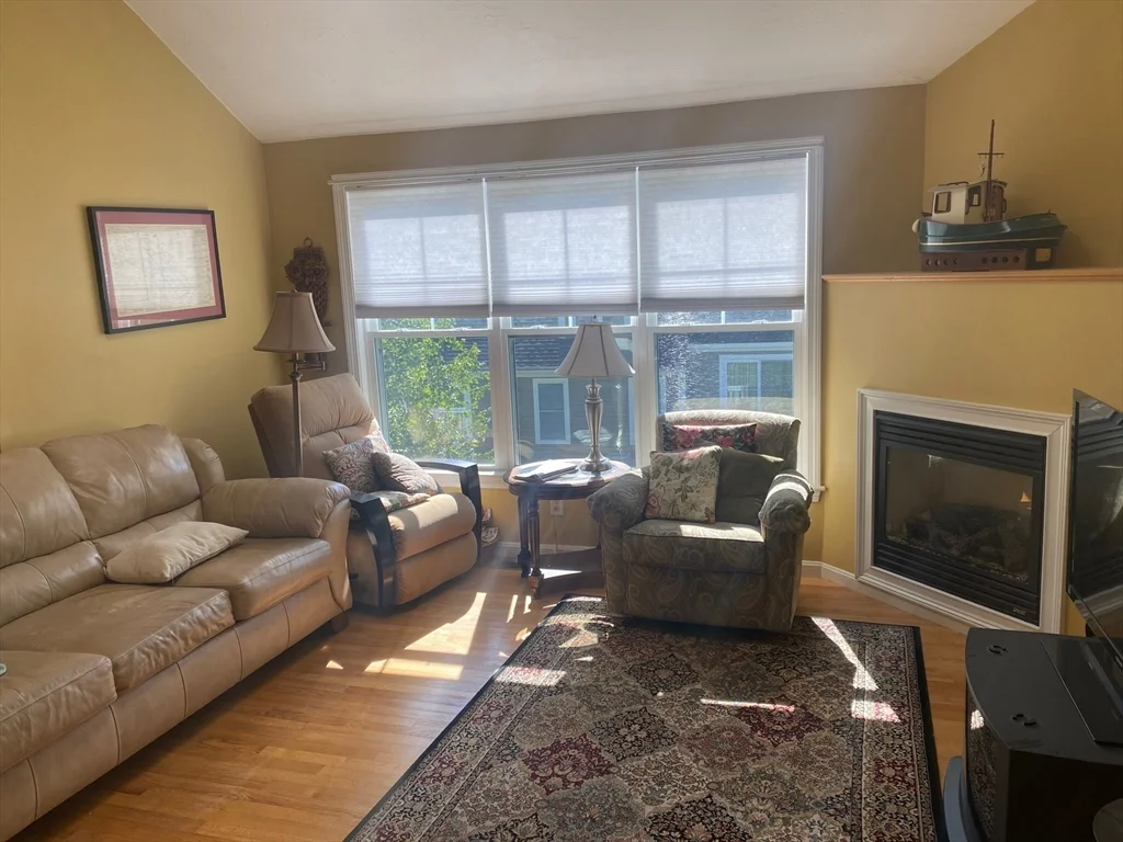 2 bed, 1 bath apartment for rent at 1 Jefferson Ct Unit 1, Uxbridge — photo 2 of 12