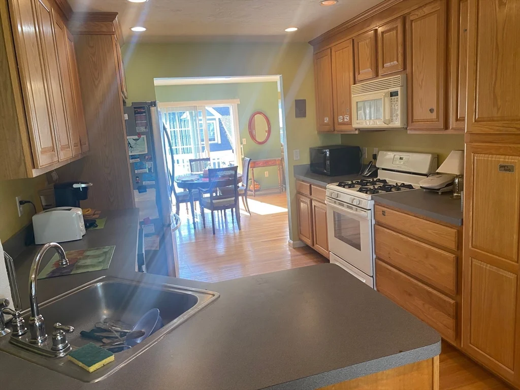 2 bed, 1 bath apartment for rent at 1 Jefferson Ct Unit 1, Uxbridge — photo 4 of 12