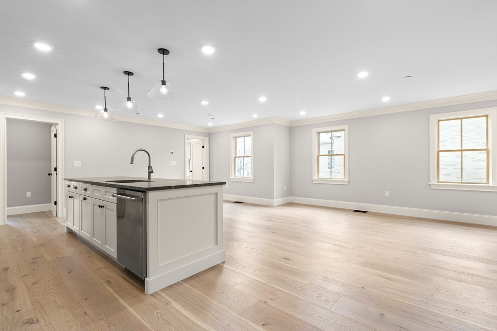 3 bed, 2 bath apartment for rent at 1 Jewett St Unit 1, Rockport — photo 5 of 15