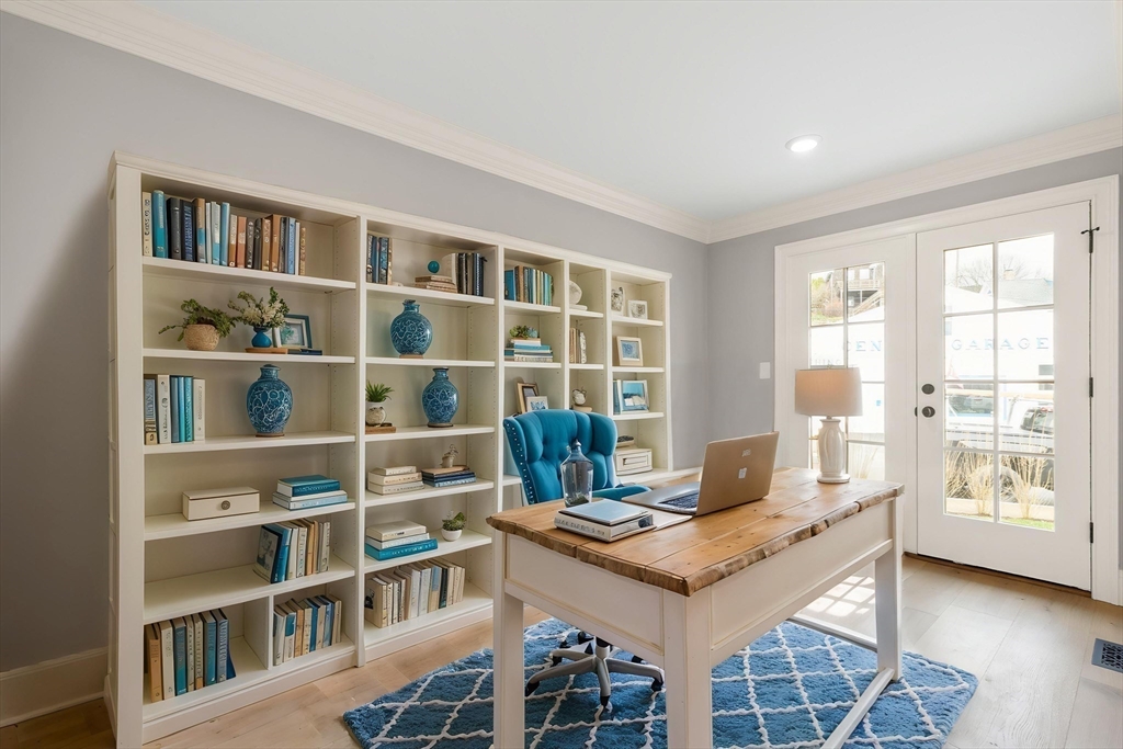 3 bed, 2 bath apartment for rent at 1 Jewett St Unit 1, Rockport — photo 8 of 15