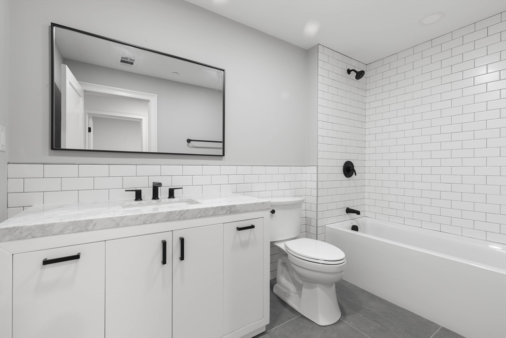 3 bed, 2 bath apartment for rent at 1 Jewett St Unit 1, Rockport — photo 11 of 15