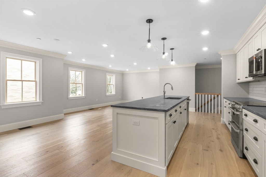 3 bed, 2 bath apartment for rent at 1 Jewett St Unit 1, Rockport — photo 4 of 15