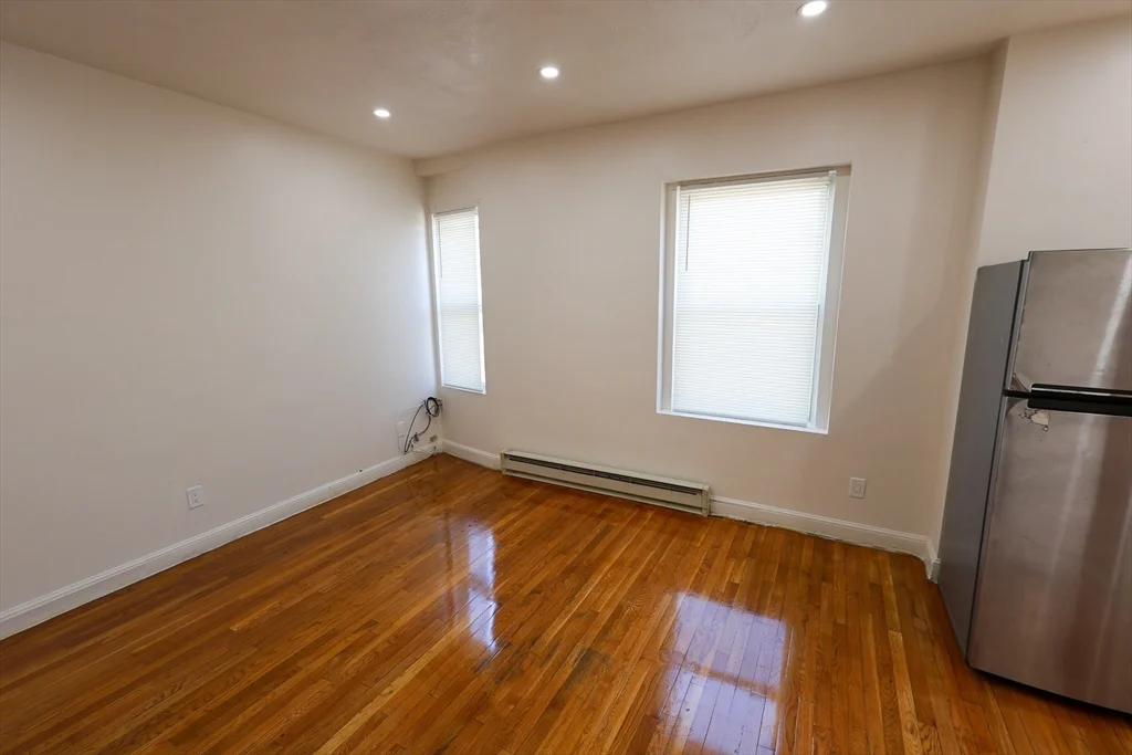 2 bed, 1 bath apartment for rent at 1 Kenilworth St Unit 2, Roxbury — photo 4 of 14