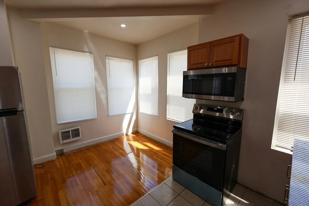 2 bed, 1 bath apartment for rent at 1 Kenilworth St Unit 2, Roxbury — photo 3 of 14