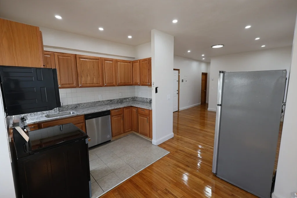2 bed, 1 bath apartment for rent at 1 Kenilworth St Unit 2, Roxbury — photo 2 of 14