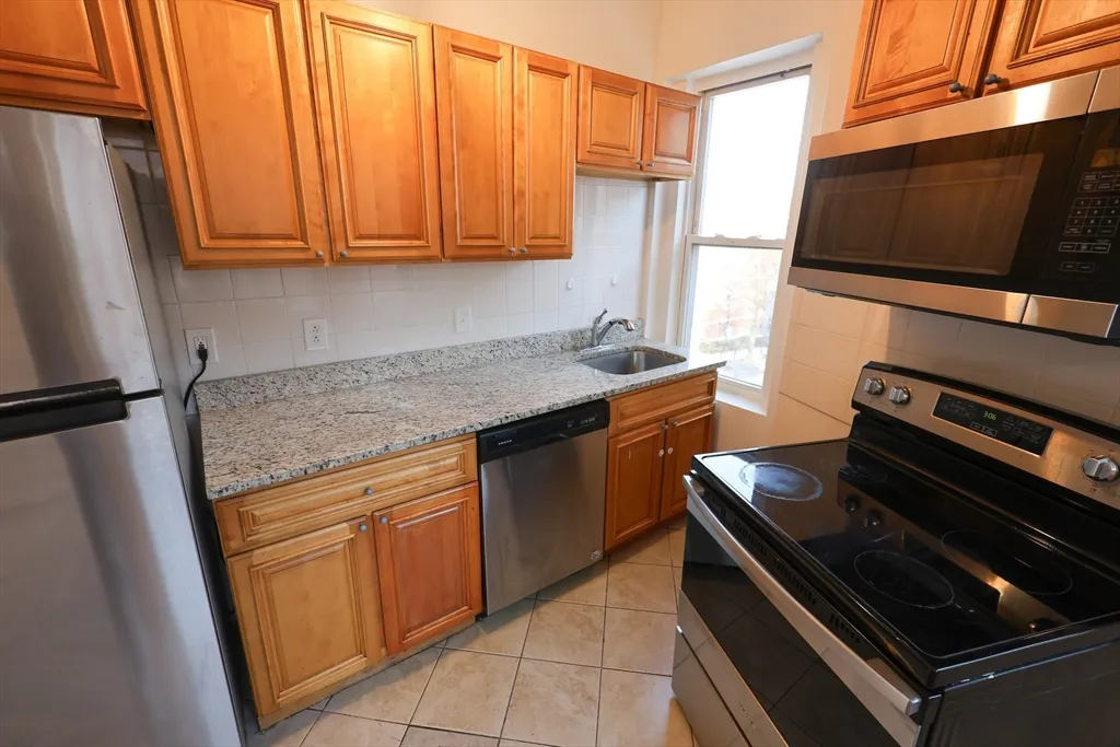 2 bed, 1 bath apartment for rent at 1 Kenilworth St Unit 3, Roxbury — photo 1 of 10