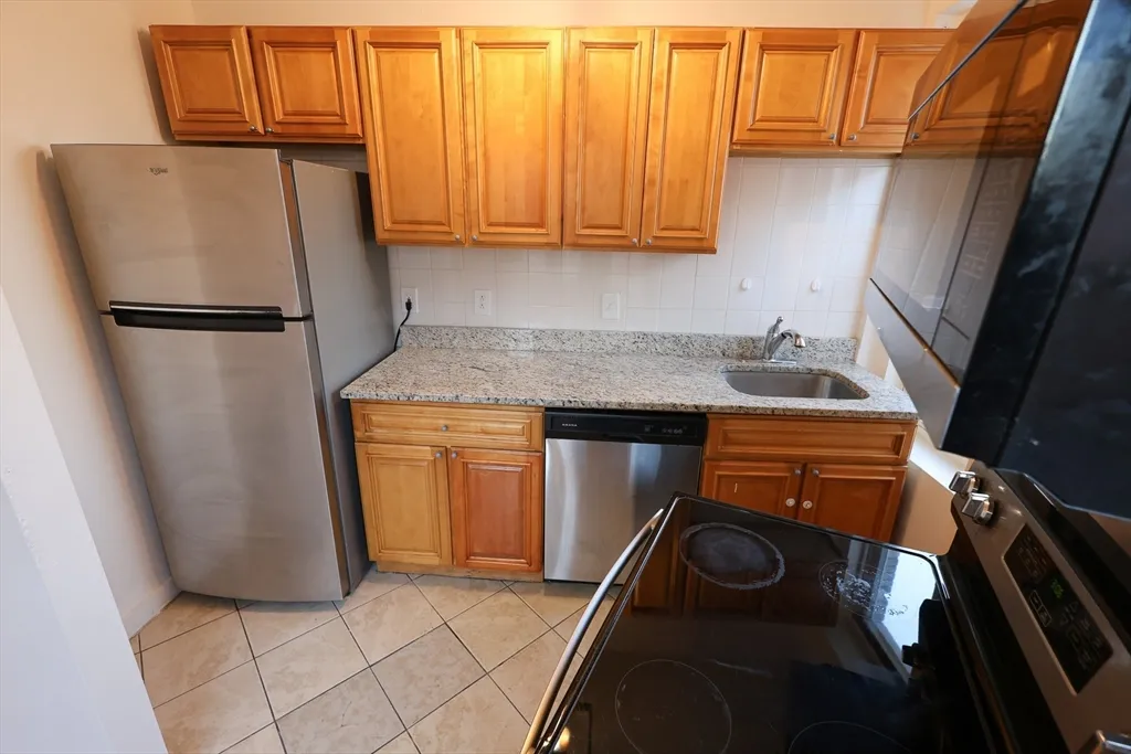 2 bed, 1 bath apartment for rent at 1 Kenilworth St Unit 3, Roxbury — photo 2 of 10