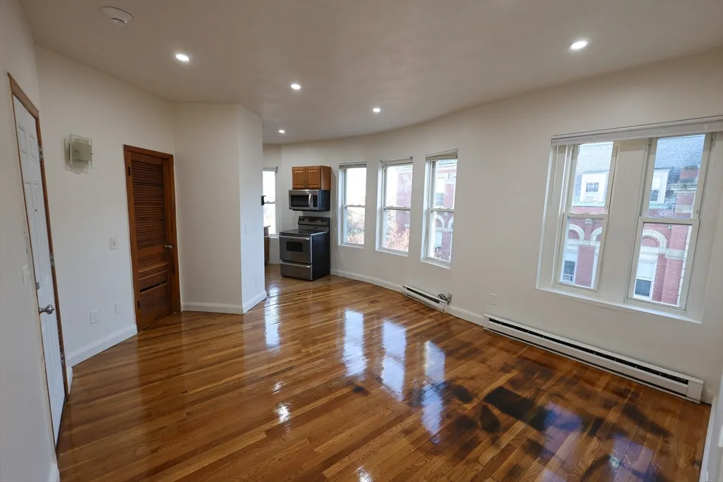 2 bed, 1 bath apartment for rent at 1 Kenilworth St Unit 5, Roxbury — photo 5 of 16