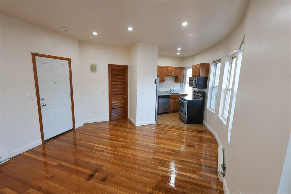2 bed, 1 bath apartment for rent at 1 Kenilworth St Unit 5, Roxbury — photo 3 of 16