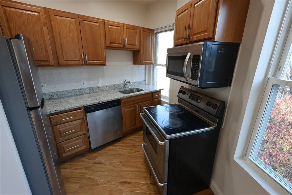 2 bed, 1 bath apartment for rent at 1 Kenilworth St Unit 5, Roxbury — photo 4 of 16