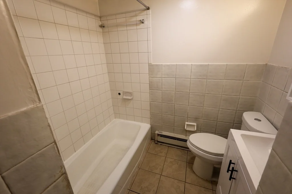 2 bed, 1 bath apartment for rent at 1 Kenilworth Unit 6, Roxbury — photo 7 of 13