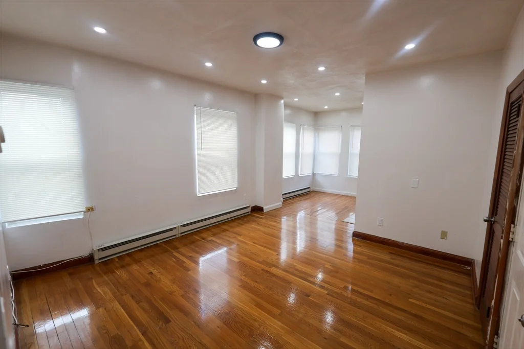 2 bed, 1 bath apartment for rent at 1 Kenilworth Unit 6, Roxbury — photo 5 of 13