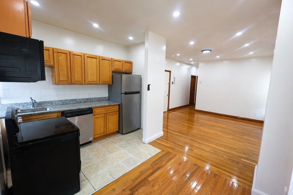 2 bed, 1 bath apartment for rent at 1 Kenilworth Unit 6, Roxbury — photo 2 of 13
