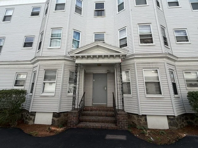 1 bed, 1 bath apartment for rent at 1 Kingsley Unit 12, Lynn — photo 3 of 12