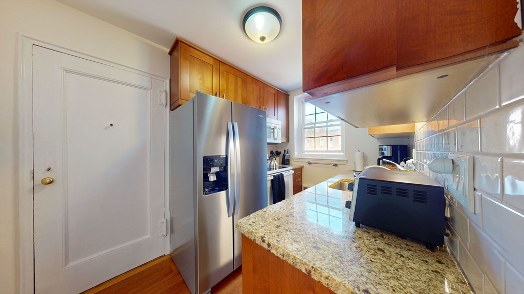 2 bed, 1 bath apartment for rent at 1 Lanark Unit 6, Brookline — photo 3 of 20
